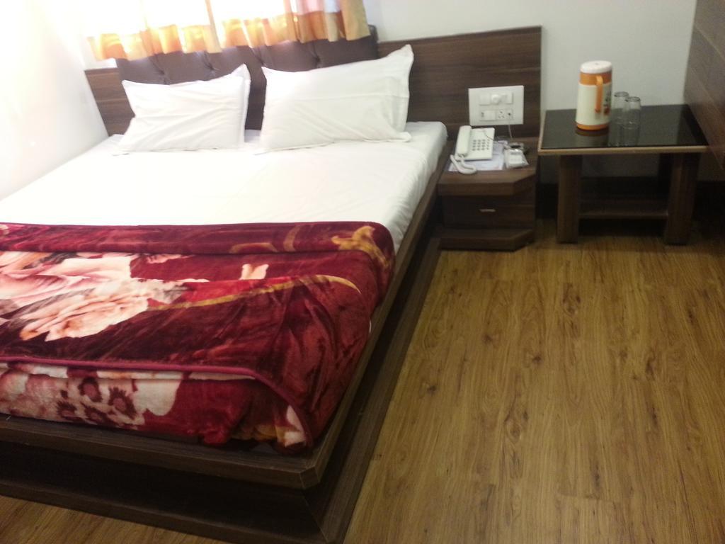 Hotel Oasis Mumbai Room photo