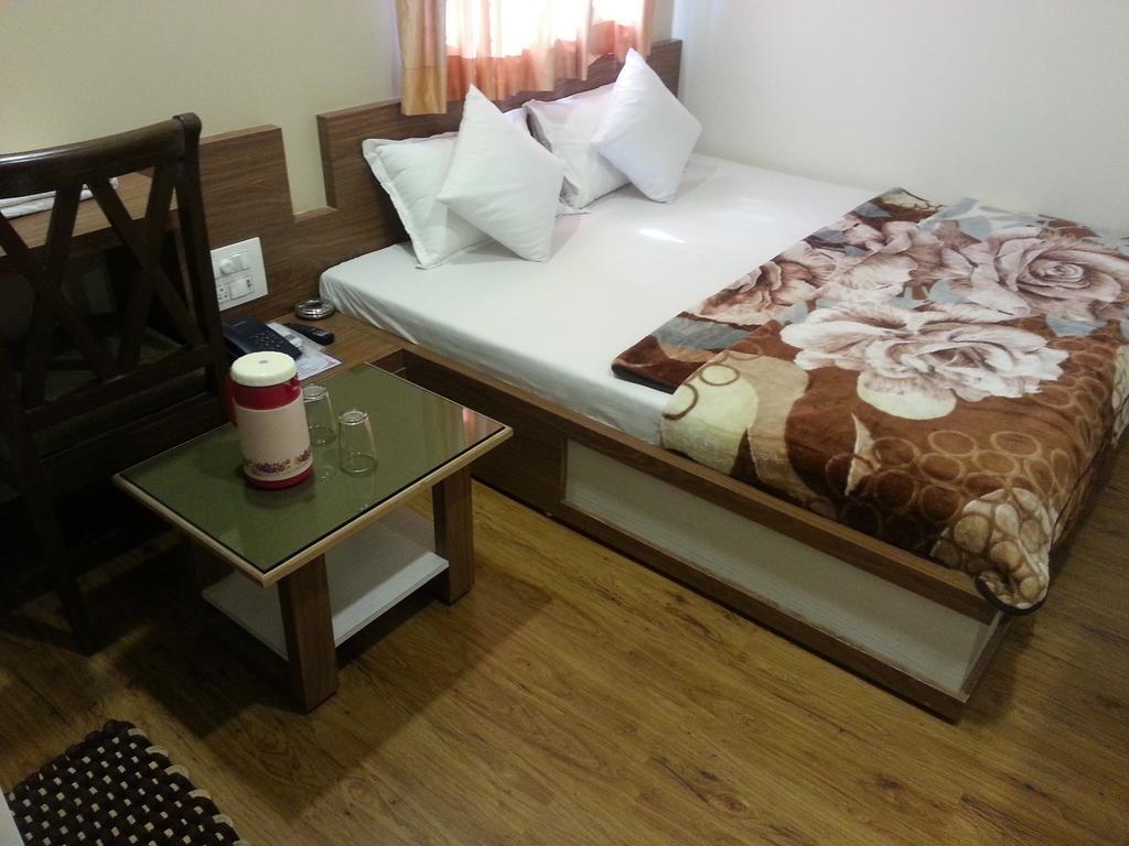 Hotel Oasis Mumbai Room photo