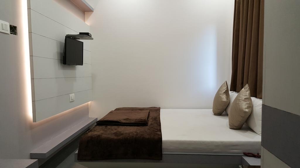 Hotel Oasis Mumbai Room photo