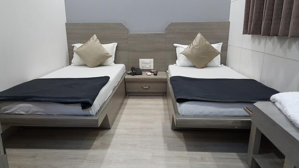 Hotel Oasis Mumbai Room photo