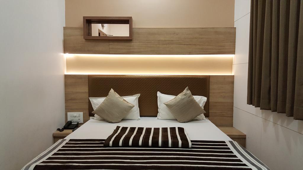 Hotel Oasis Mumbai Exterior photo
